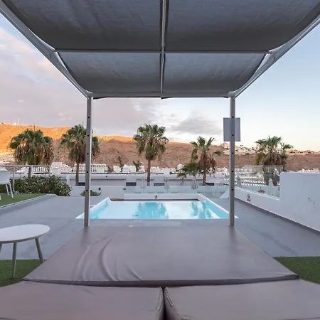 2br Private Terrace House-solarium & Pool Lägenhet