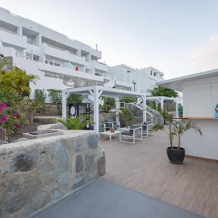 2br Private Terrace House-solarium & Pool Lägenhet