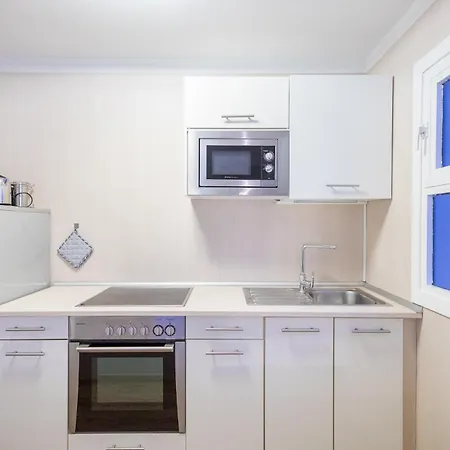 2br Private Terrace House-solarium & Pool